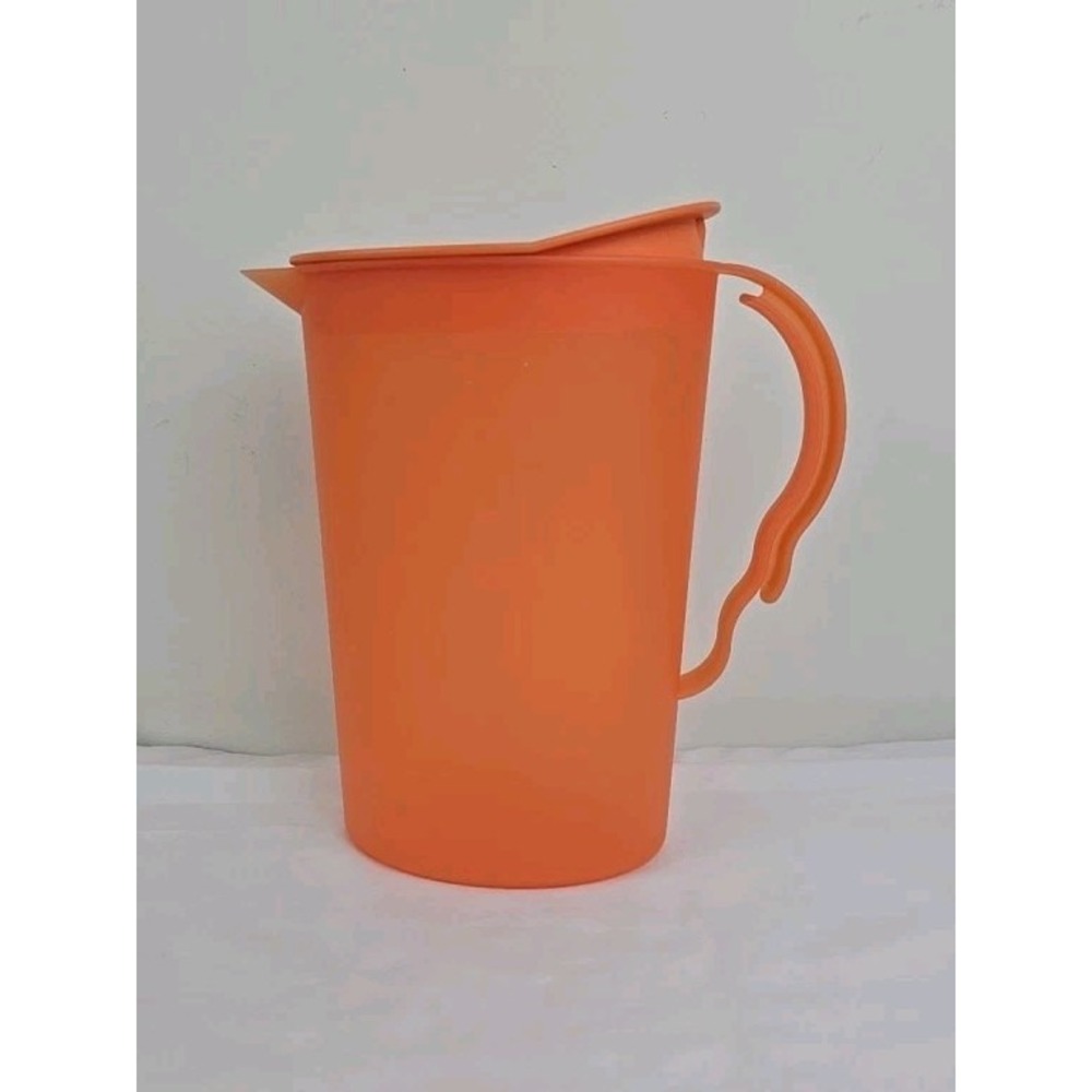 TUPPERWARE Impressions 2 qt Pitcher‎ Orange with Rocker Lid  8 3/4 Cups